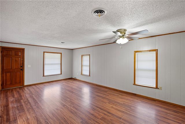 418 E J Street, Russellville, AR 72801