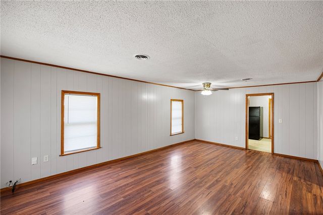 418 E J Street, Russellville, AR 72801