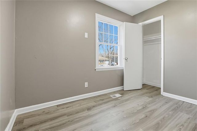 13616 Winchester Avenue, Grandview, MO 64030