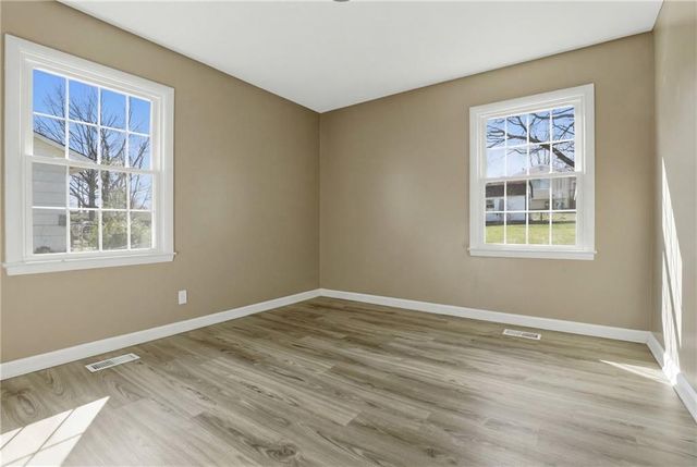 13616 Winchester Avenue, Grandview, MO 64030