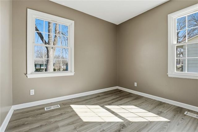 13616 Winchester Avenue, Grandview, MO 64030