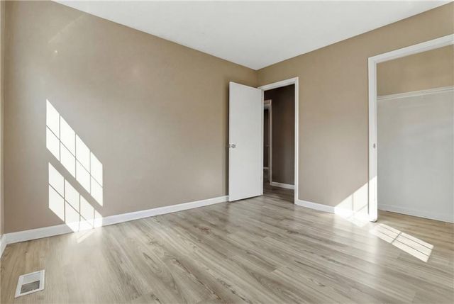 13616 Winchester Avenue, Grandview, MO 64030