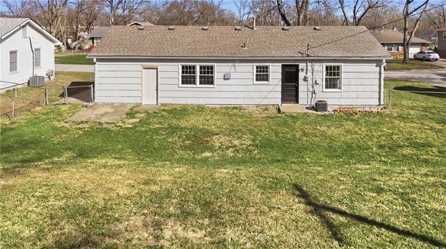 13616 Winchester Avenue, Grandview, MO 64030