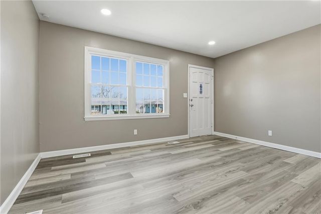 13616 Winchester Avenue, Grandview, MO 64030