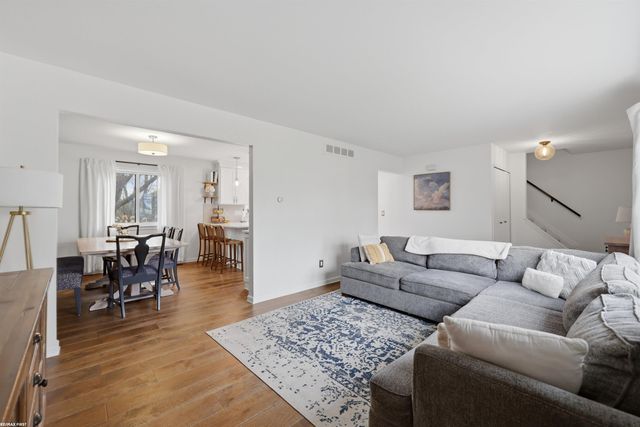 3586 Kings Point Drive, Troy, MI 48083