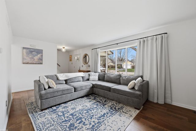 3586 Kings Point Drive, Troy, MI 48083