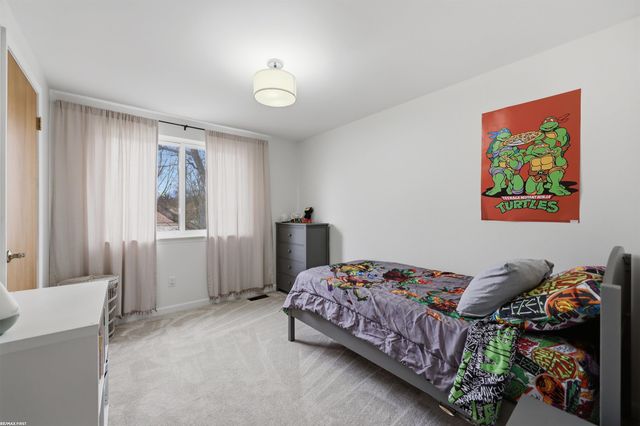 3586 Kings Point Drive, Troy, MI 48083