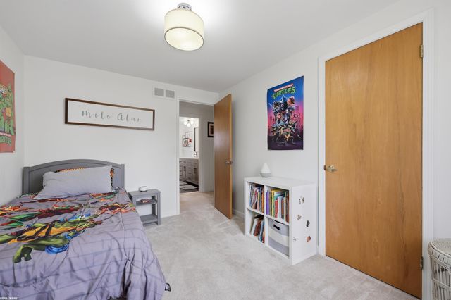 3586 Kings Point Drive, Troy, MI 48083