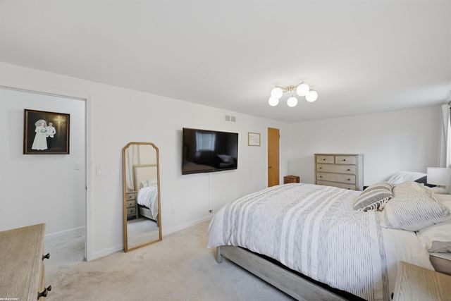 3586 Kings Point Drive, Troy, MI 48083