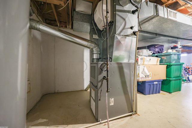 3586 Kings Point Drive, Troy, MI 48083