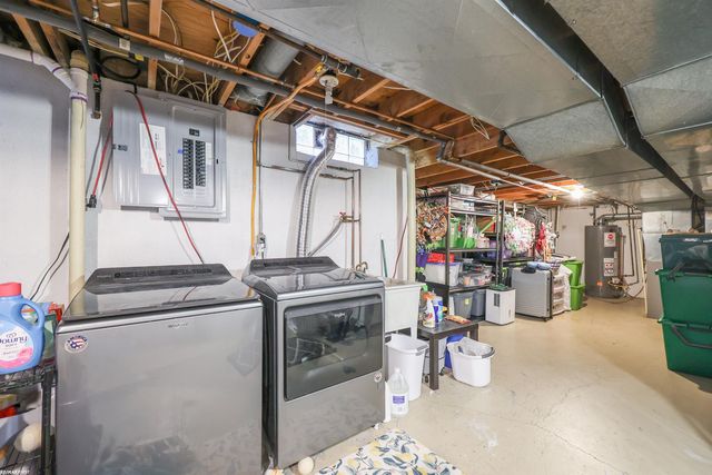 3586 Kings Point Drive, Troy, MI 48083