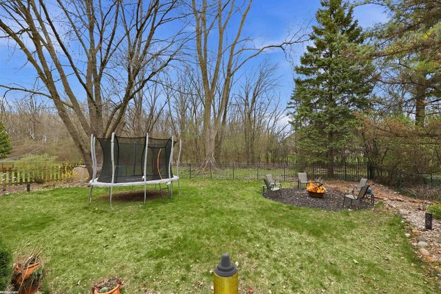 3586 Kings Point Drive, Troy, MI 48083