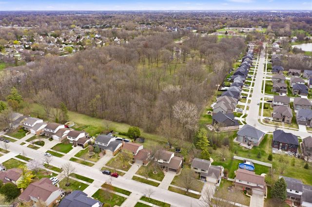 3586 Kings Point Drive, Troy, MI 48083