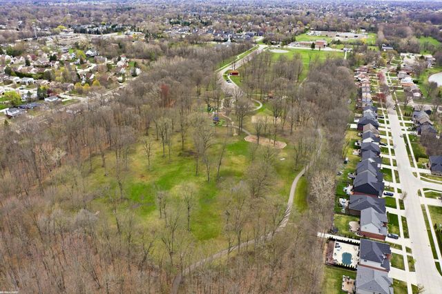 3586 Kings Point Drive, Troy, MI 48083