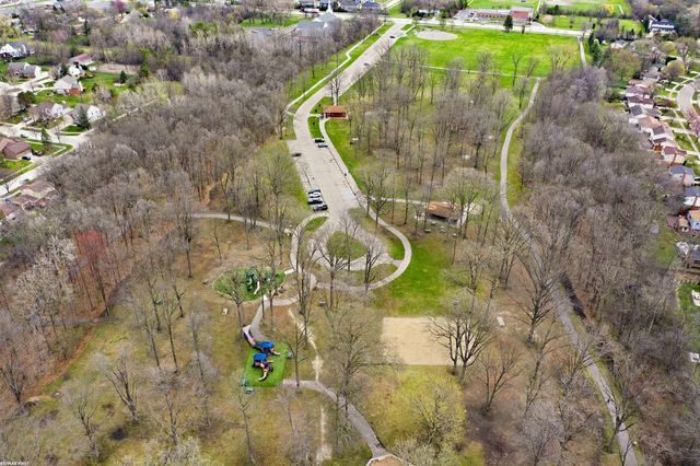 3586 Kings Point Drive, Troy, MI 48083