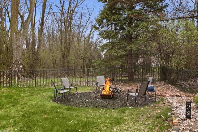 3586 Kings Point Drive, Troy, MI 48083