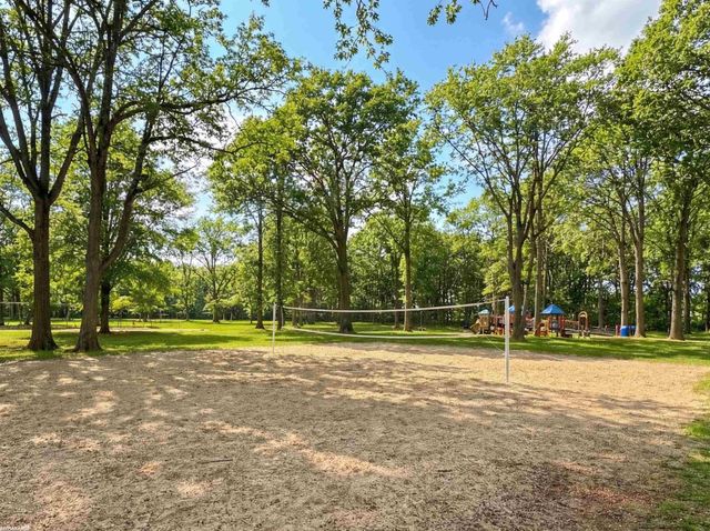 3586 Kings Point Drive, Troy, MI 48083