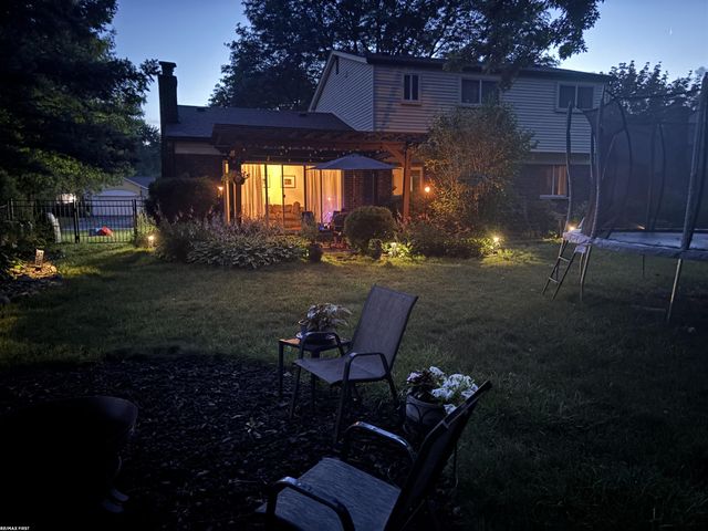 3586 Kings Point Drive, Troy, MI 48083