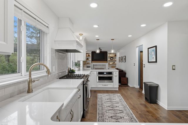 3586 Kings Point Drive, Troy, MI 48083