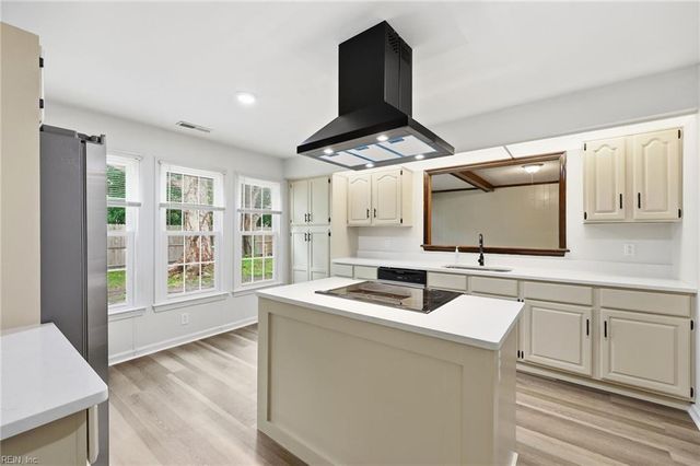 4852 Fountain Hall DR, Virginia Beach, VA 23464