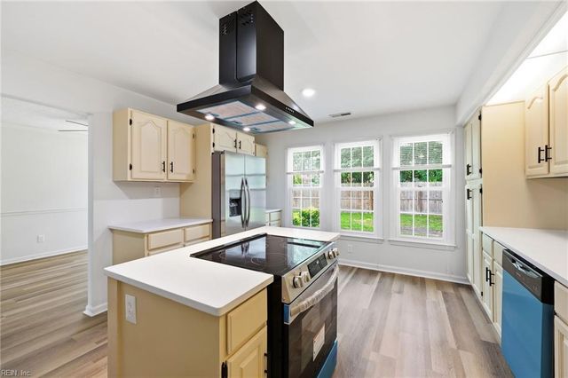 4852 Fountain Hall DR, Virginia Beach, VA 23464