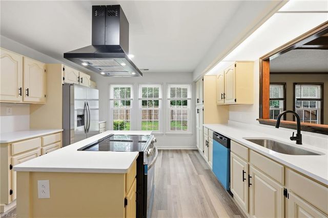 4852 Fountain Hall DR, Virginia Beach, VA 23464