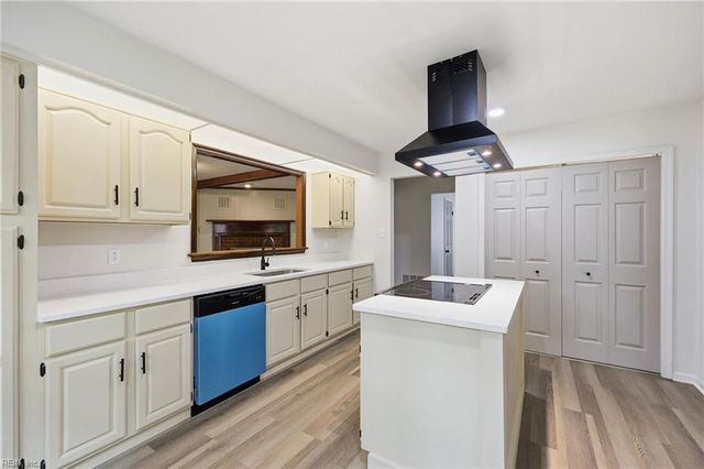 4852 Fountain Hall DR, Virginia Beach, VA 23464