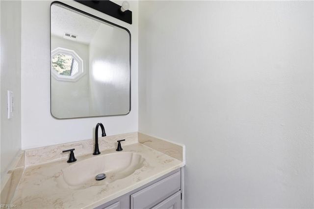 4852 Fountain Hall DR, Virginia Beach, VA 23464