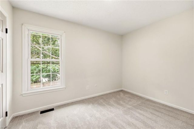 4852 Fountain Hall DR, Virginia Beach, VA 23464