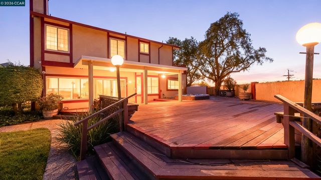 124 Peridot Ct, Hercules, CA 94547