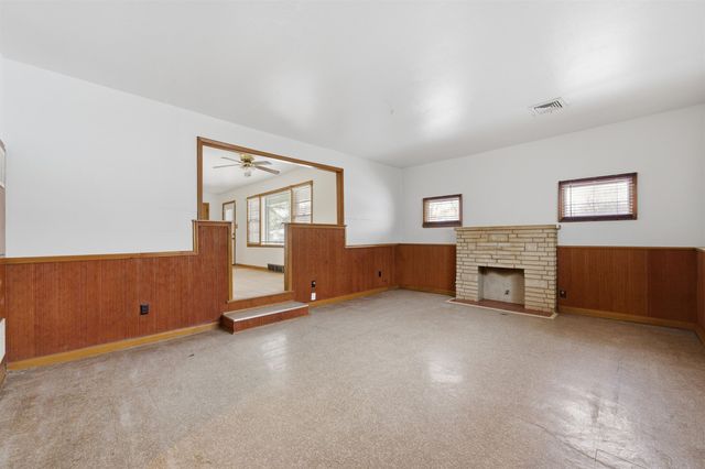 202 W Kinkaid St, Wichita, KS 67213