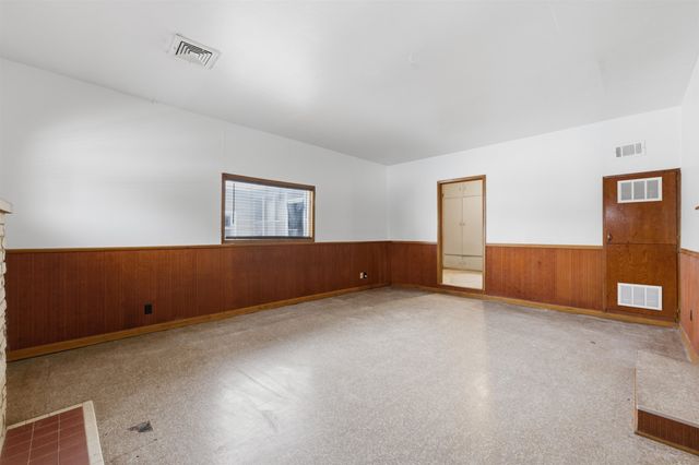 202 W Kinkaid St, Wichita, KS 67213