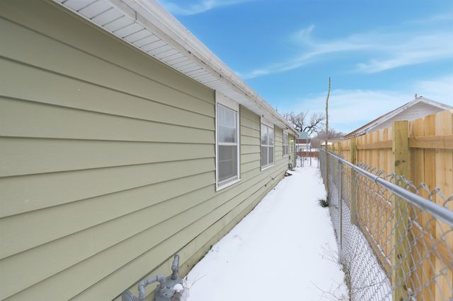 202 W Kinkaid St, Wichita, KS 67213