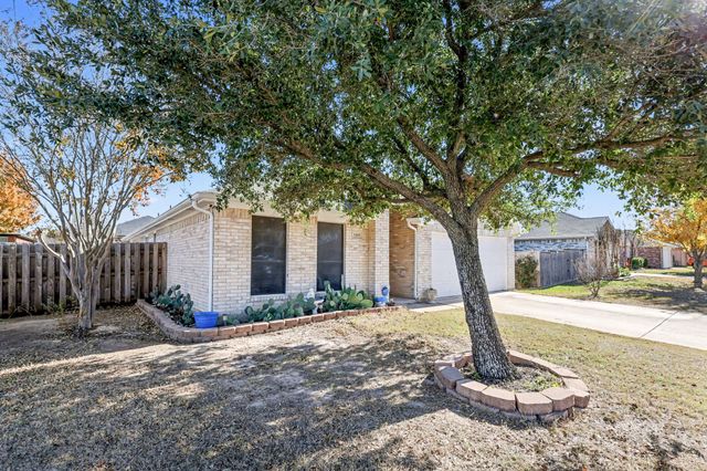 1410 Embercrest Drive, Midlothian, TX 76065