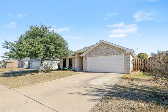 1410 Embercrest Drive, Midlothian, TX 76065