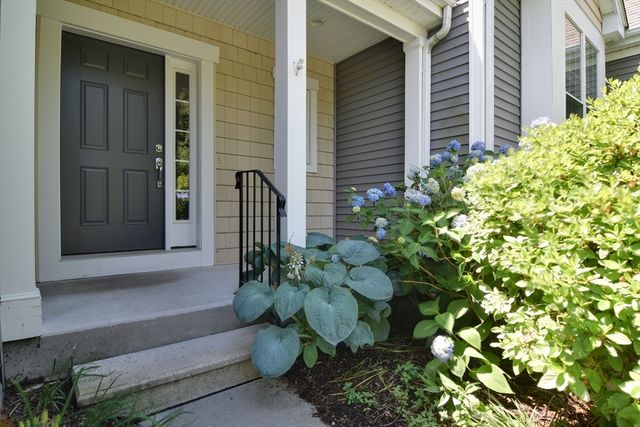 204 Sand Trap Court 204, Northbridge, MA 01534