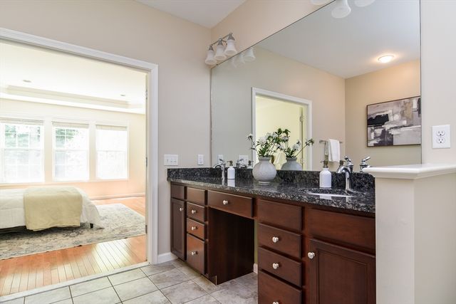 204 Sand Trap Court 204, Northbridge, MA 01534
