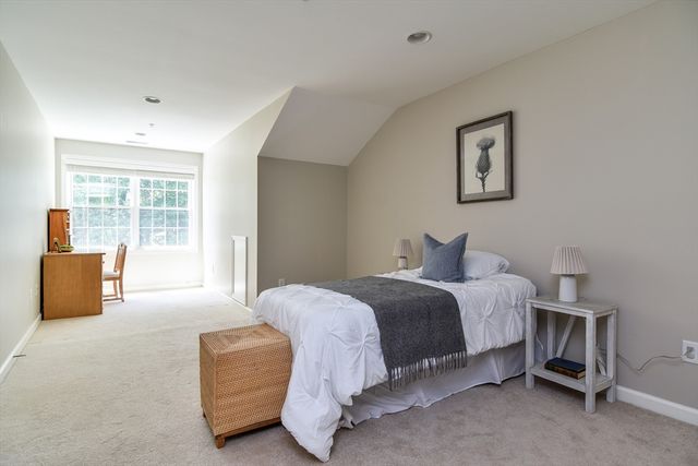 204 Sand Trap Court 204, Northbridge, MA 01534