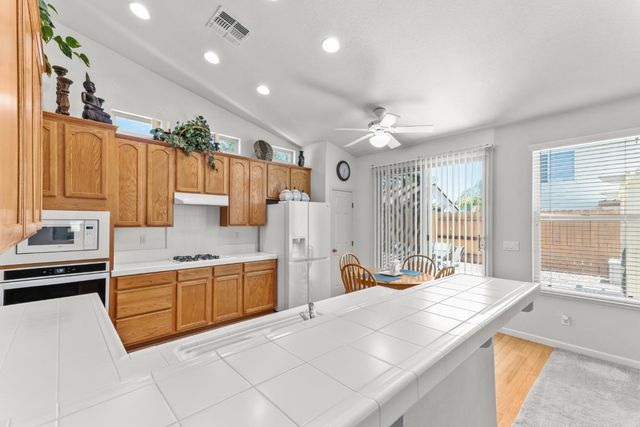 1616 Apple Way, Roseville, CA 95747
