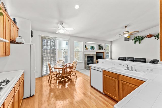 1616 Apple Way, Roseville, CA 95747