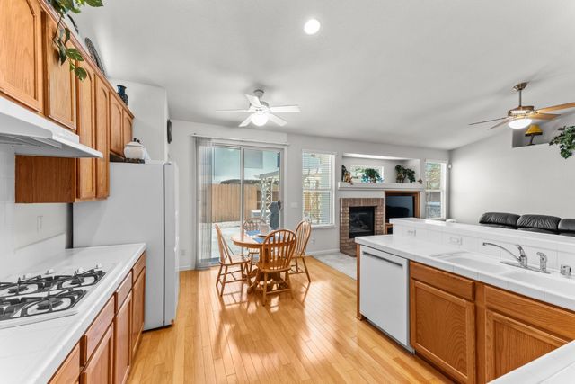 1616 Apple Way, Roseville, CA 95747