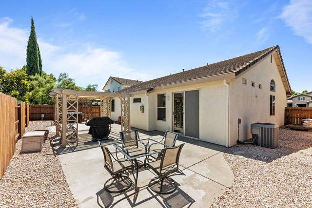 1616 Apple Way, Roseville, CA 95747