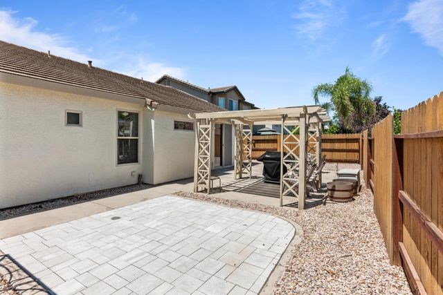 1616 Apple Way, Roseville, CA 95747