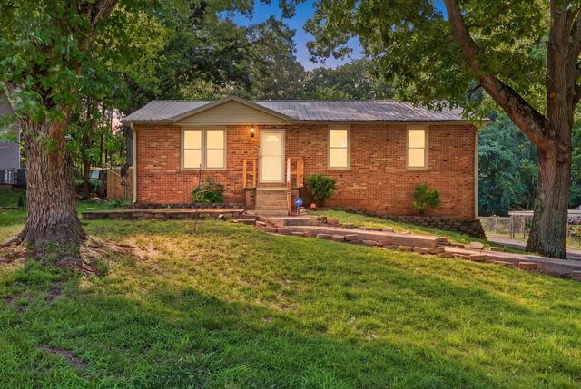 1832 Palamino Dr, Clarksville, TN 37042