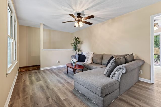 1832 Palamino Dr, Clarksville, TN 37042