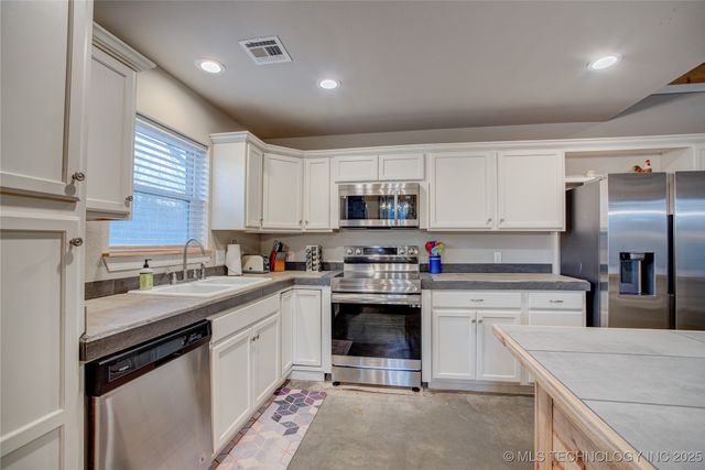 555 Williams Drive, Eufaula, OK 74432