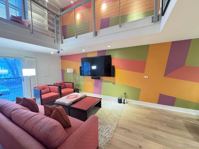 674 W 11 MILE Road, Royal Oak, MI 48067