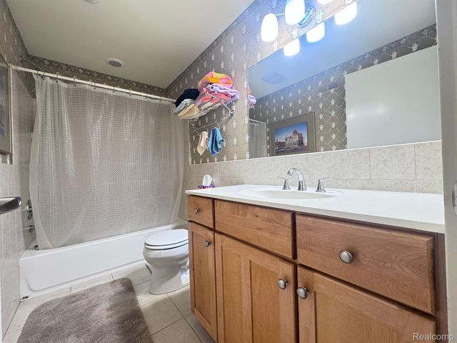 674 W 11 MILE Road, Royal Oak, MI 48067