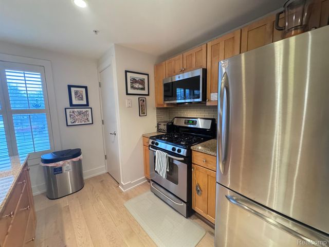 674 W 11 MILE Road, Royal Oak, MI 48067