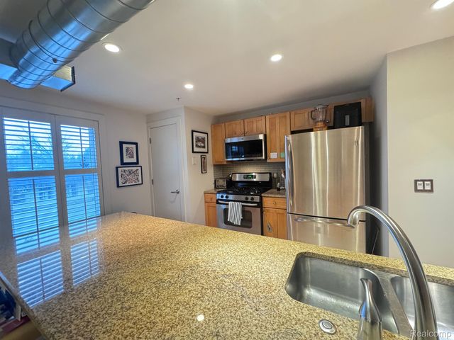 674 W 11 MILE Road, Royal Oak, MI 48067